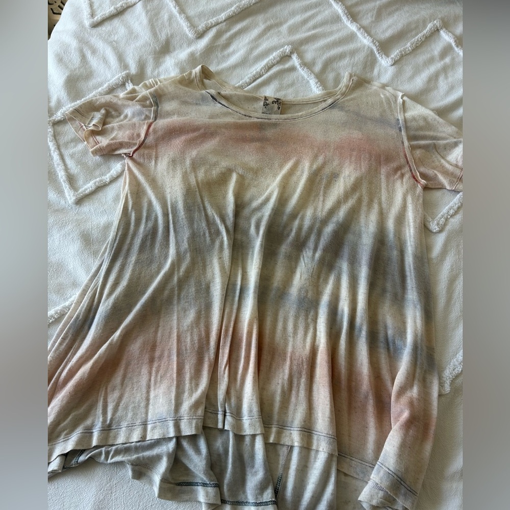 Medium BLU Pepper short sleeve top. Cream with pink and purple